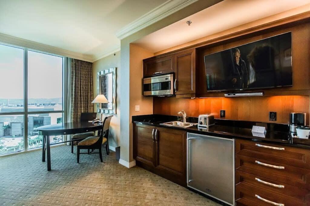 Elegant Mgm Strip Views 19811 Holiday home *