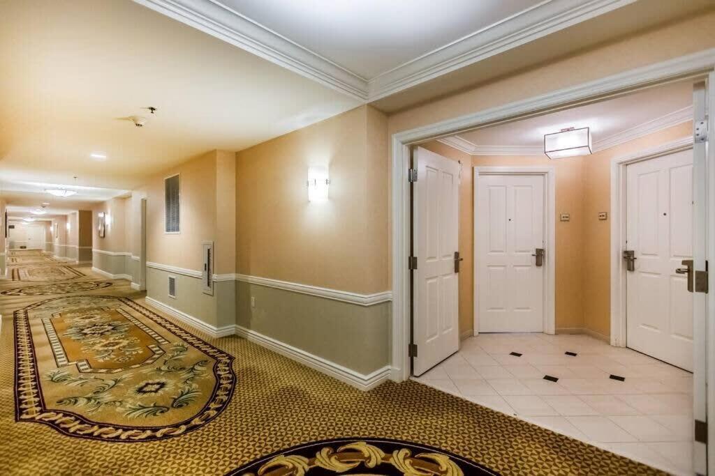 Elegant Mgm Strip Views 19811 Holiday home *